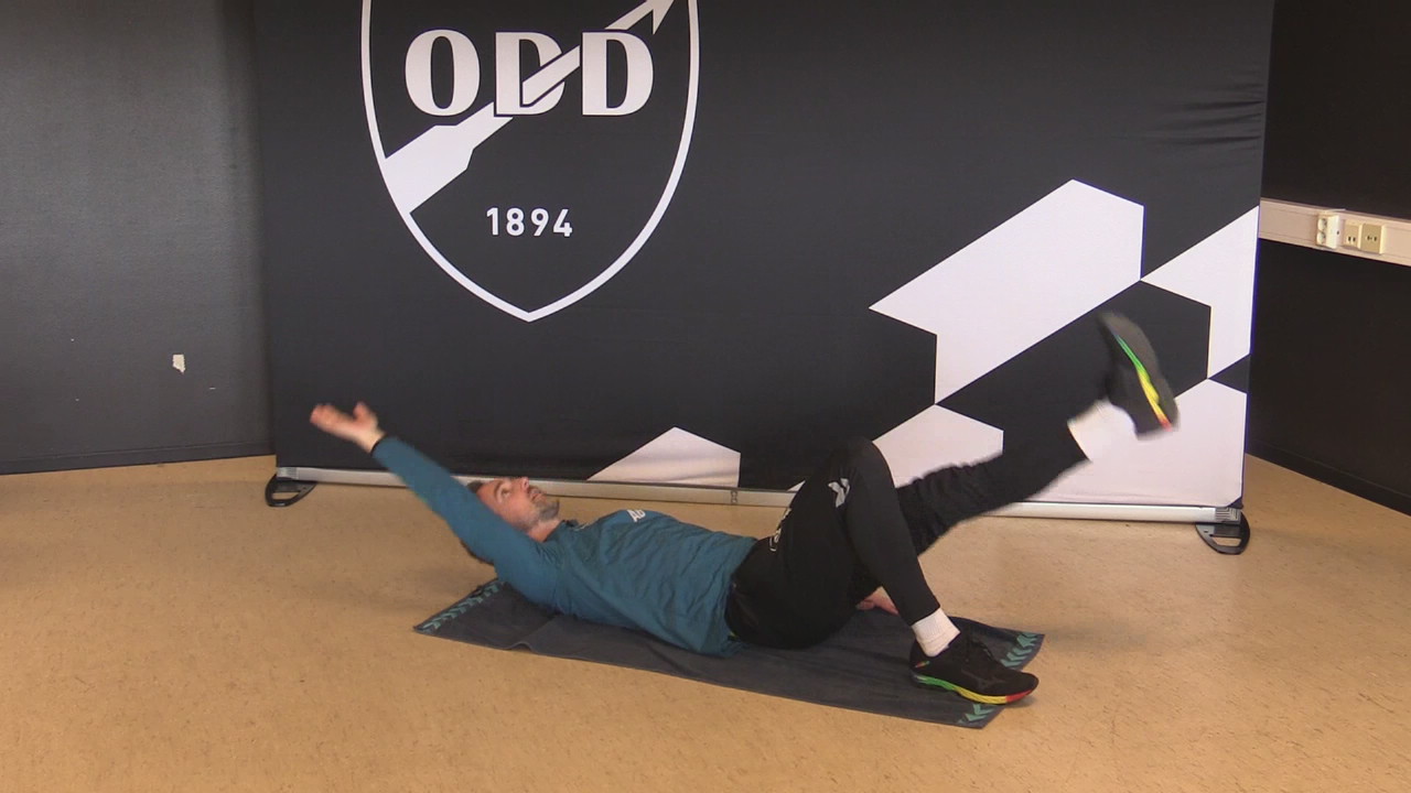 Sit ups hand til fot Level 2.MP4